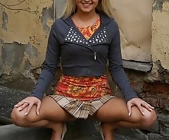 Unforgettable public upskirt