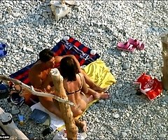 A beach couple leaves water to have steamy sex